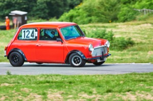 124 - Lee Kessell driving a Austin Mini