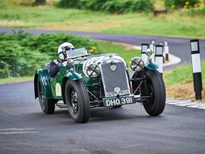 118 - George Proudfoot driving a Morgan Series 1