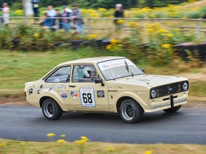 68 - Stuart Stelling driving a Ford Escort RS 2000