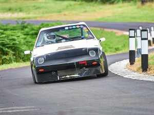 814 - Steve Oakes driving a Reliant Scimitar SS1