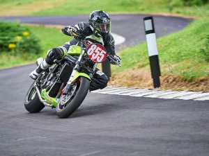 M855 - Michael Palmer driving a Triumph Speed Triple