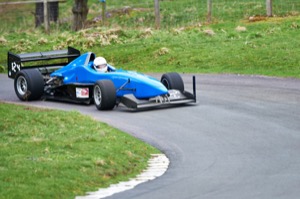 124 - Tim Elmer driving a Dallara F399