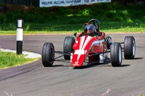 122 - Bernie Kevill driving a Van Diemen RF90