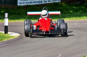 145 - Kelvin Broad driving a Pilbeam MP101