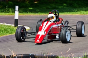 822 - Simon Andrews driving a Van Diemen RF90